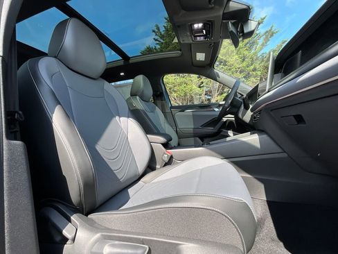 New 2025 Volkswagen Tiguan SE R-Line image 13