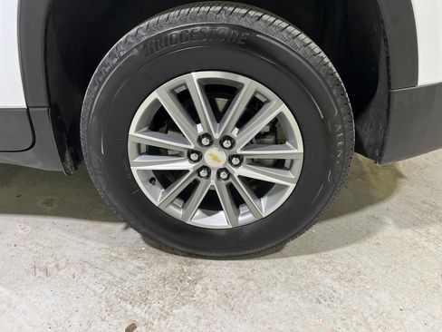 Used 2023 Chevrolet Traverse LT image 13