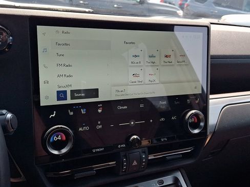Used 2024 Lexus GX 550 w/ Accessory Package (2T) AWD/4WD image 21