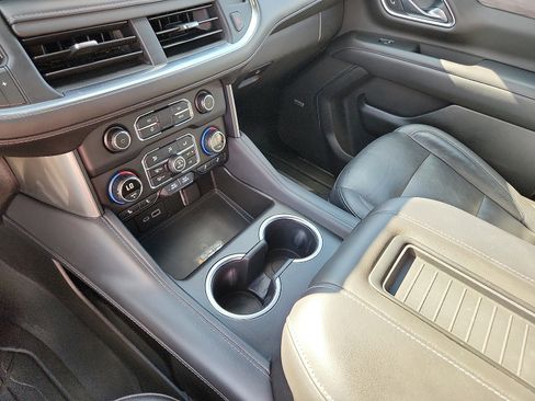 Used 2021 Chevrolet Suburban Z71 w/ Luxury Package image 19