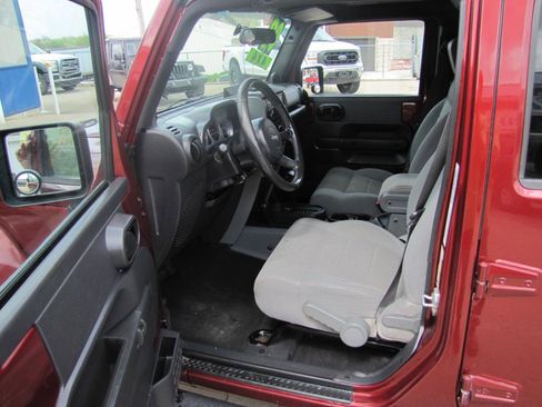 Used 2007 Jeep Wrangler Unlimited Sahara w/ Dual Top Group image 10