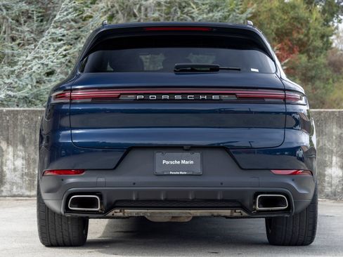 Certified 2024 Porsche Cayenne AWD/4WD image 10
