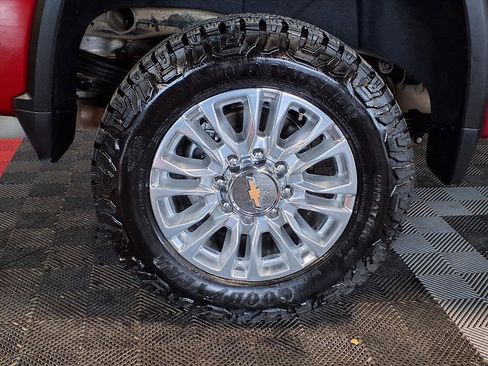 Used 2023 Chevrolet Silverado 2500 High Country w/ Technology Package image 6