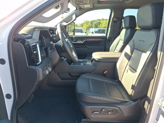 Used 2025 GMC Sierra 2500 Denali w/ Max Trailering Package AWD/4WD image 2