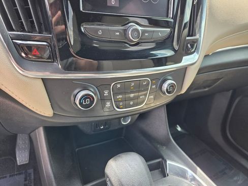 Used 2023 Chevrolet Traverse LS FWD image 26