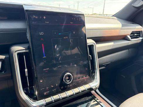 Certified 2025 GMC Yukon Denali AWD/4WD image 18