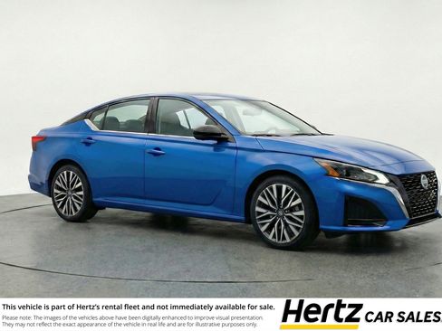 Used 2025 Nissan Altima 2.5 SV image 1
