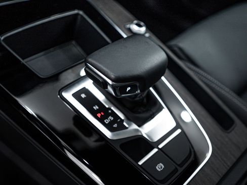 Certified 2025 Audi Q5 2.0T Premium image 11