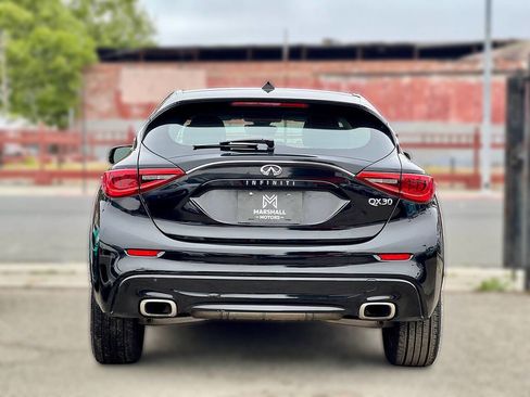 Used 2017 INFINITI QX30 w/ Cargo Package FWD image 5