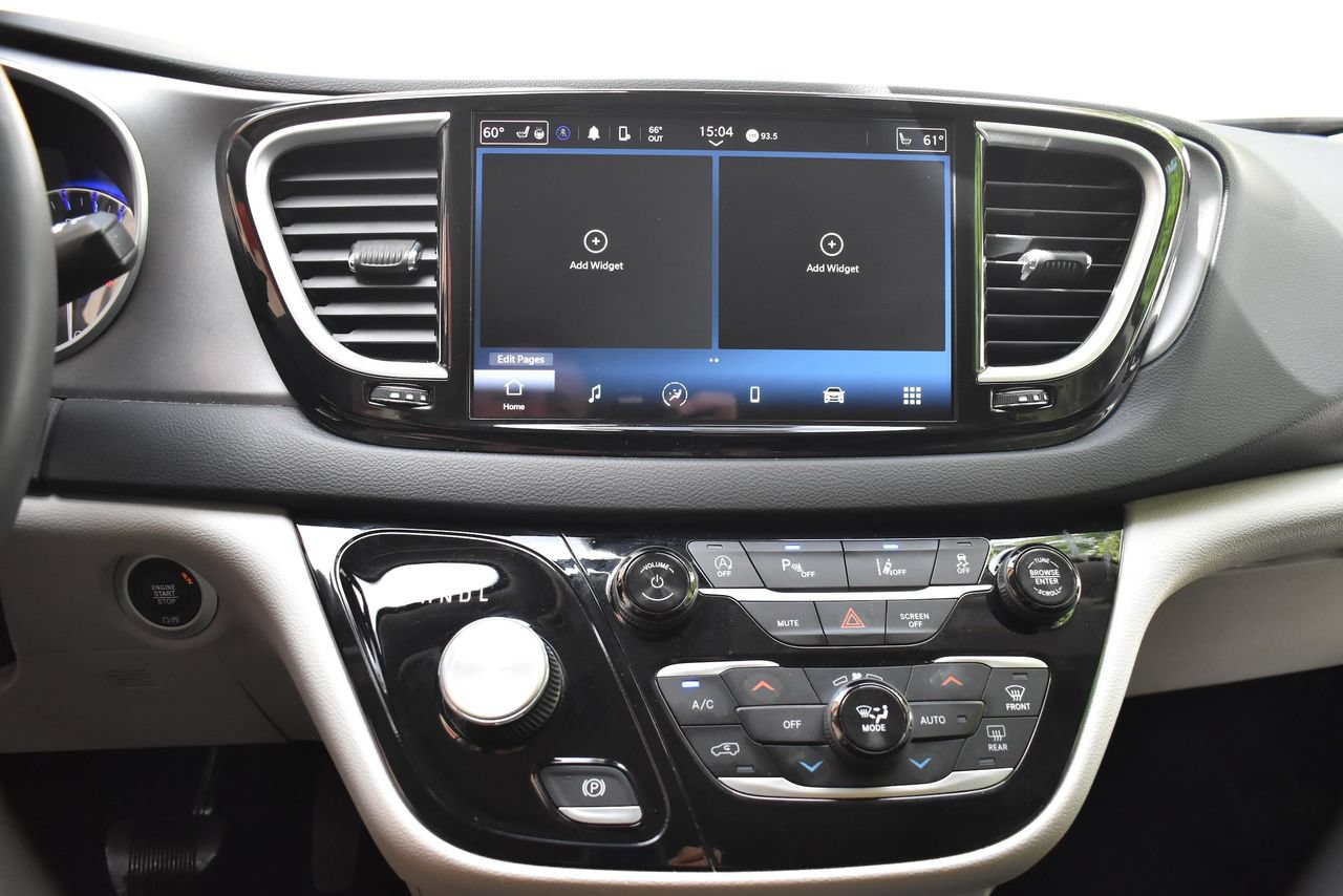 Used 2024 Chrysler Pacifica Touring-L FWD image 28
