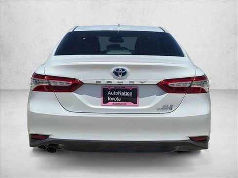 Used 2019 Toyota Camry XLE FWD image 7
