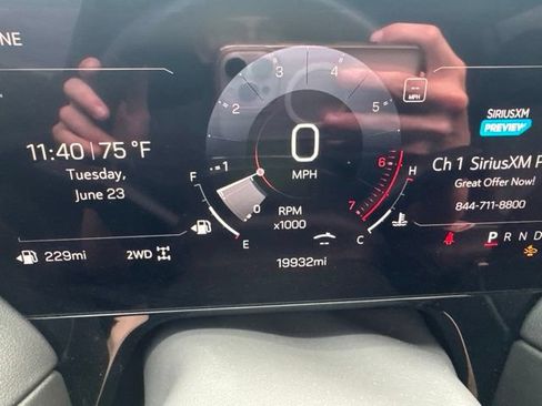 Used 2025 GMC Yukon AT4 w/ AT4 Premium Package AWD/4WD image 19