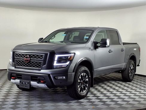 Used 2024 Nissan Titan PRO-4X w/ Pro-4x Convenience Package image 3