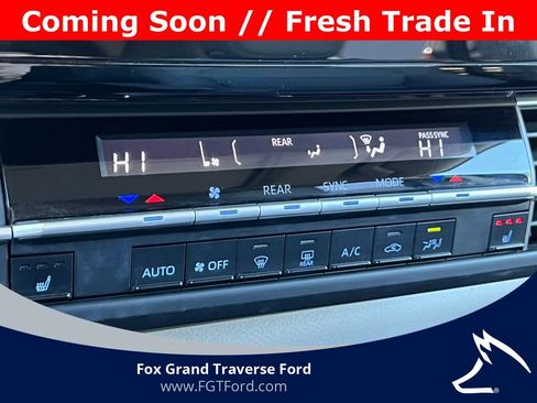 Used 2023 Toyota Sienna XLE FWD image 25