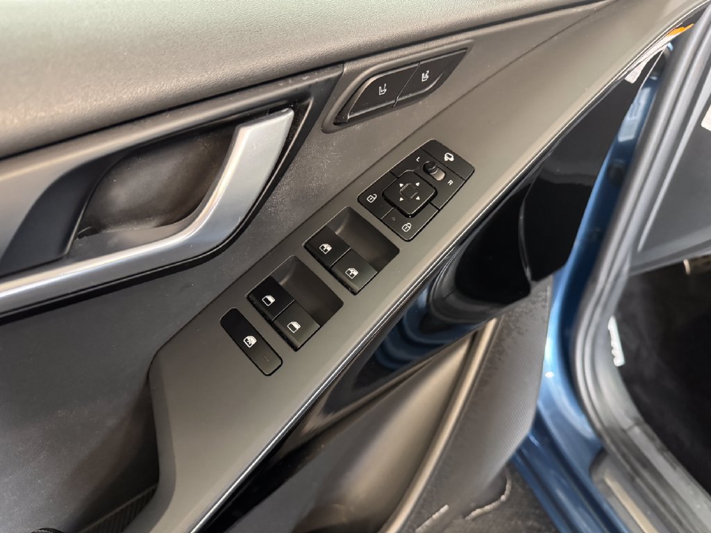 Used 2023 Kia Niro SX Touring FWD image 19