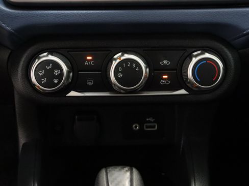 Used 2025 Nissan Versa SV w/ Trunk Package image 19