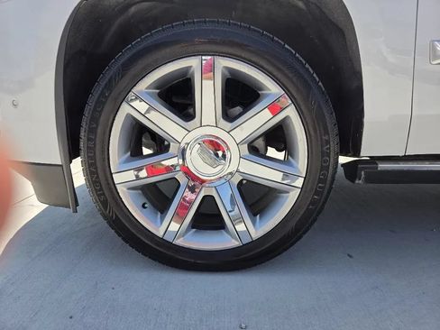 Used 2018 Cadillac Escalade Premium Luxury AWD/4WD image 10