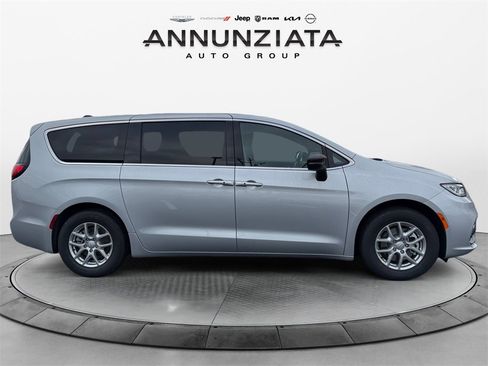New 2026 Chrysler Pacifica Select image 6