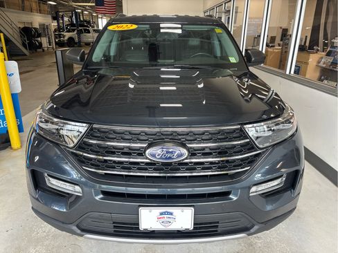 Used 2022 Ford Explorer XLT w/ Equipment Group 202A AWD/4WD image 2