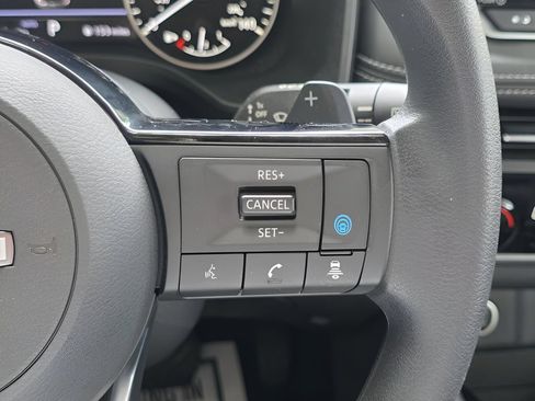 Used 2023 Nissan Rogue SV AWD/4WD image 19