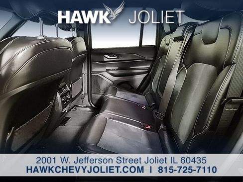 Used 2025 Jeep Grand Cherokee Altitude AWD/4WD image 14