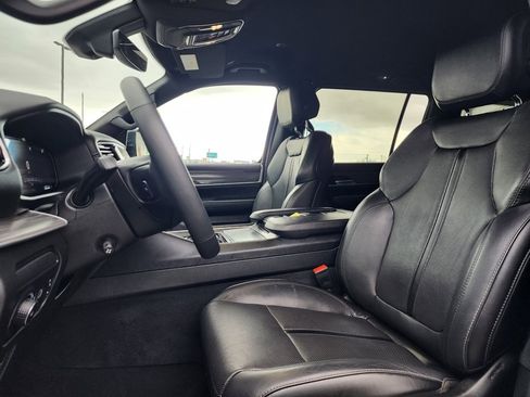 Used 2024 Jeep Wagoneer L Series II w/ Flexible Seating Group image 10