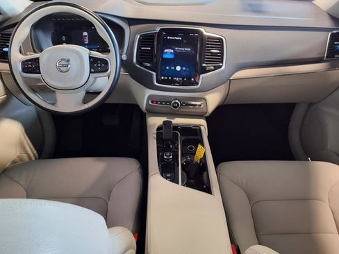 Used 2023 Volvo XC90 B6 Plus image 18