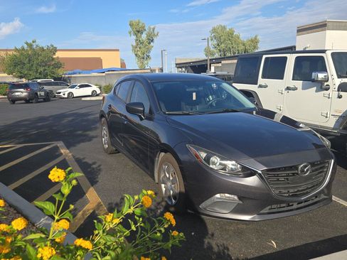 Used 2015 MAZDA MAZDA3 i Sport FWD image 3