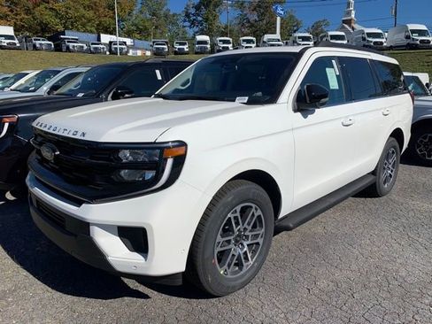 New 2025 Ford Expedition Active image 5