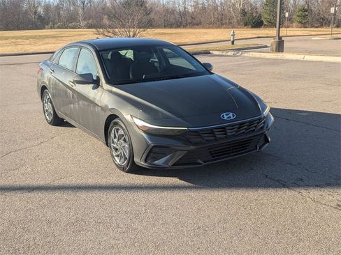 Used 2024 Hyundai Elantra SEL image 7