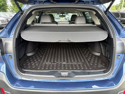 Used 2022 Subaru Outback Limited AWD/4WD image 8