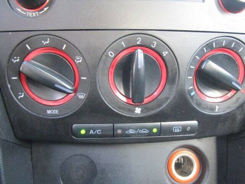 Used 2005 MAZDA MAZDA3 s w/ Sport Pkg image 7