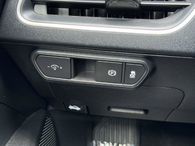 Used 2025 Kia K4 FWD image 25