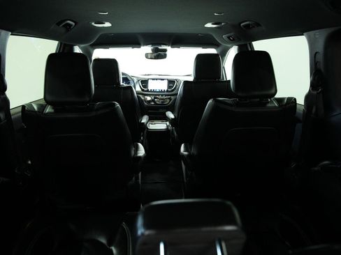 Used 2024 Chrysler Pacifica Limited FWD image 17