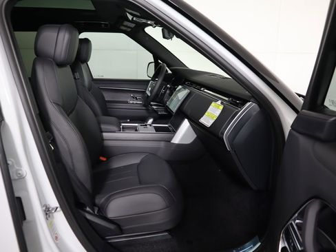 New 2025 Land Rover Range Rover SE image 21