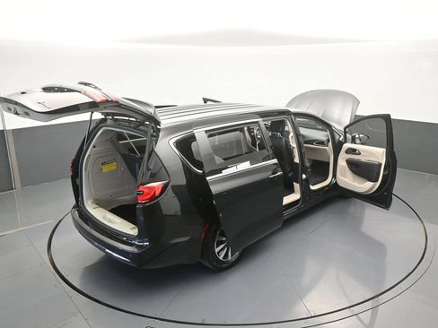 Used 2023 Chrysler Pacifica Touring-L FWD image 68
