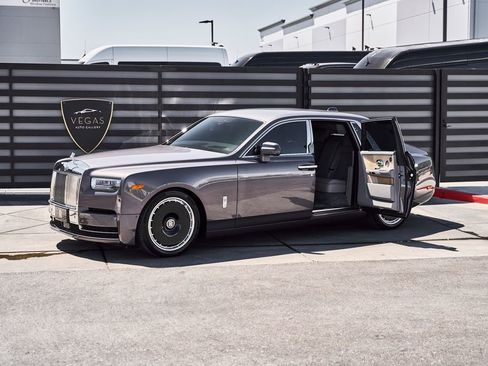 Used 2025 Rolls-Royce Phantom Sedan RWD image 6