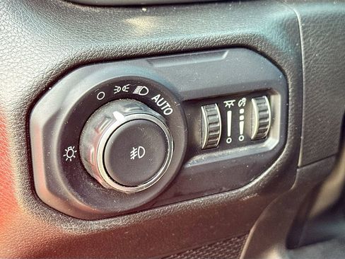 Used 2022 Jeep Wrangler Unlimited Sahara w/ Cold Weather Group AWD/4WD image 11