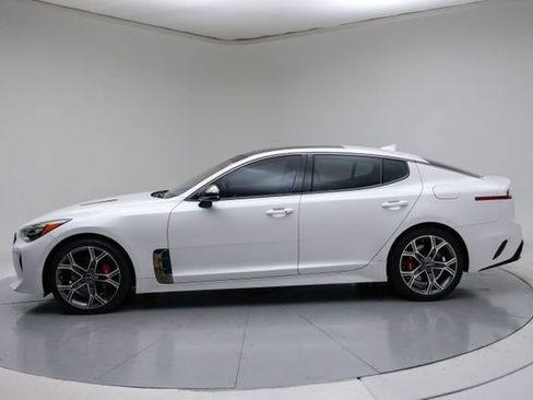 Used 2020 Kia Stinger GT1 RWD image 2