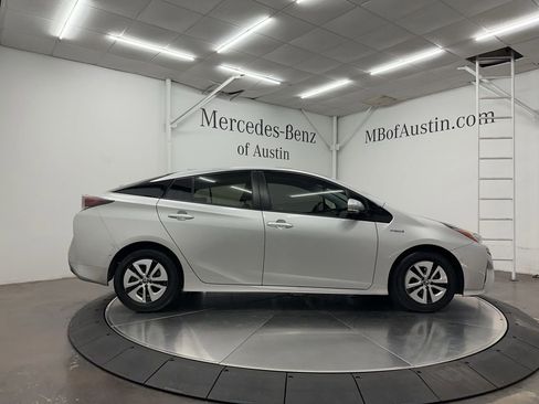 Used 2017 Toyota Prius Four w/ Advanced Technology Package FWD image 8