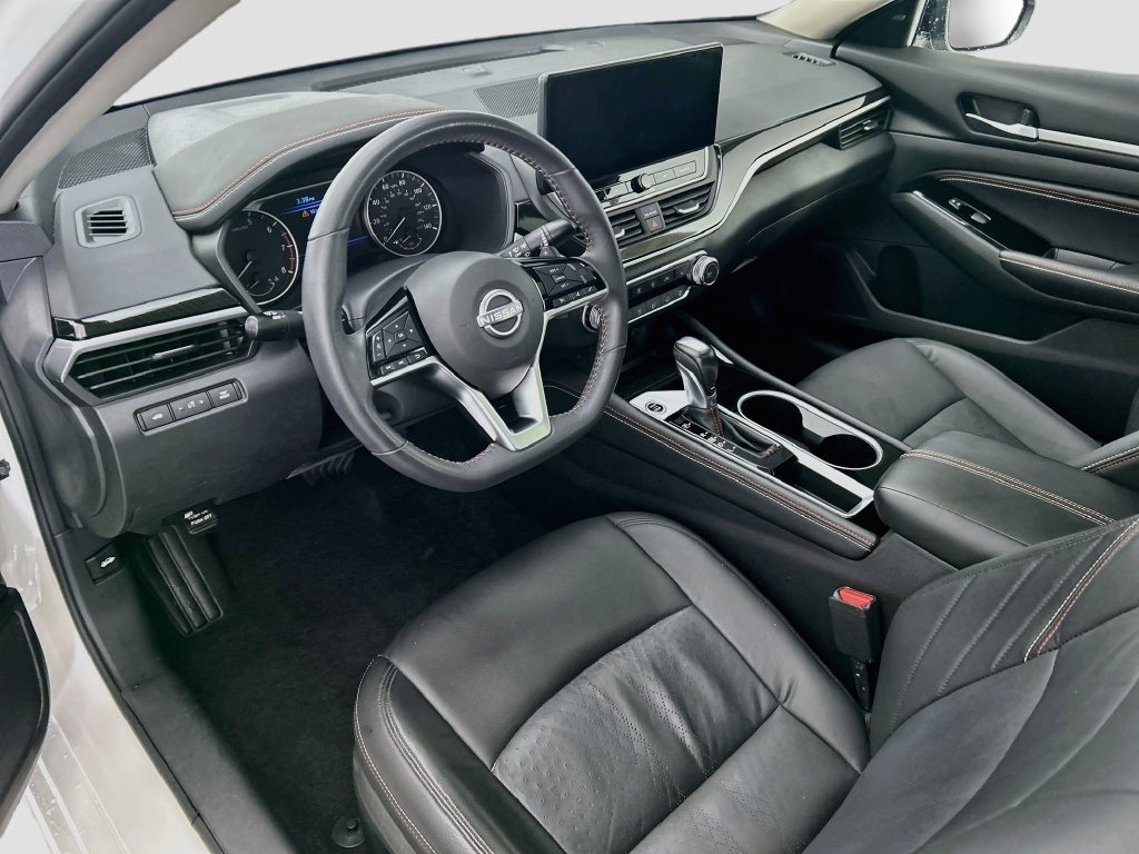 Used 2023 Nissan Altima 2.5 SR w/ SR Premium Package FWD image 9