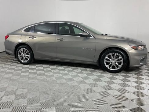 Used 2018 Chevrolet Malibu LT w/ LPO, Convenience Package 2 FWD image 9