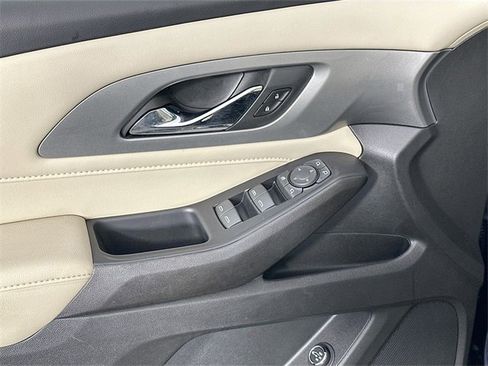 Used 2022 Chevrolet Traverse LT w/ LT Premium Package image 27