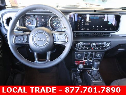 Used 2025 Jeep Gladiator Willys image 13