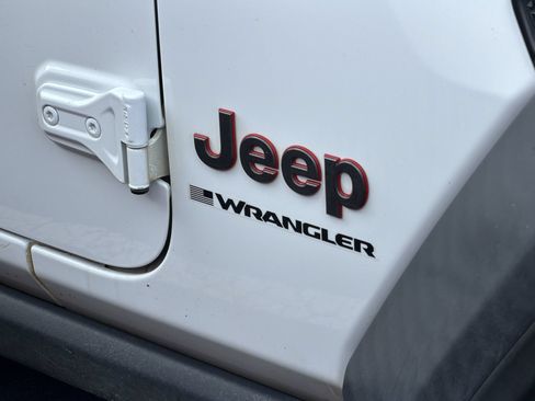 Used 2023 Jeep Wrangler Unlimited Rubicon AWD/4WD image 5