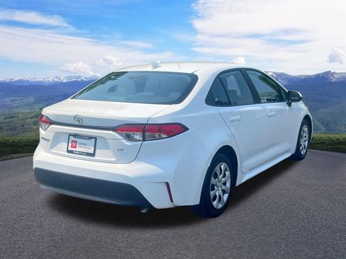 Used 2024 Toyota Corolla LE FWD image 5