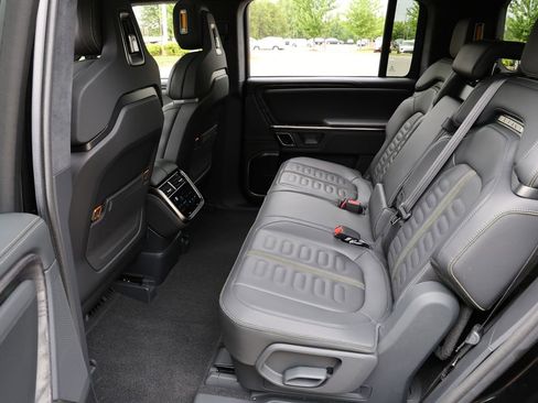 Used 2022 Rivian R1S Launch Edition AWD/4WD image 20