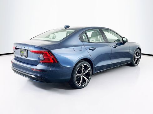 Used 2024 Volvo S60 B5 Core image 9