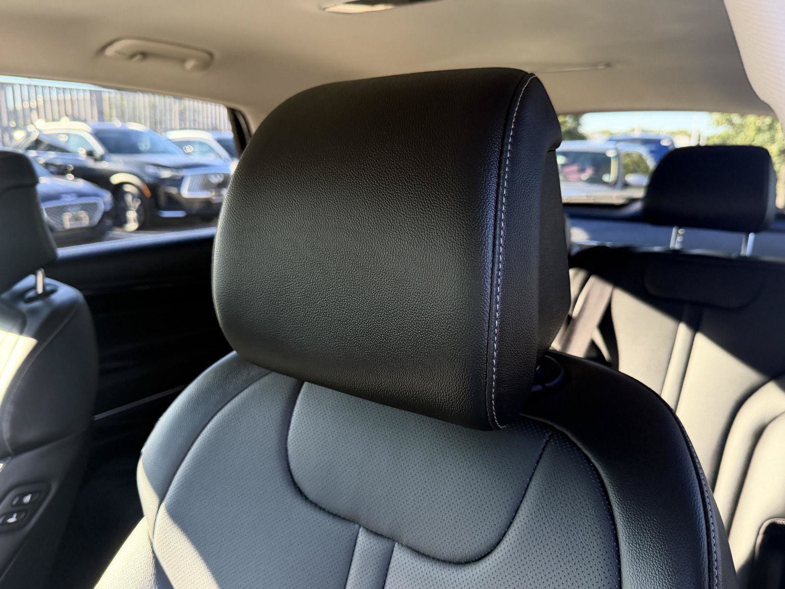 Used 2025 Genesis GV80 2.5T Standard AWD/4WD image 36