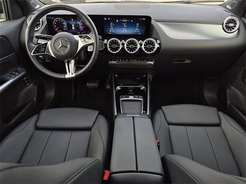 Certified 2025 Mercedes-Benz GLA 250 image 30
